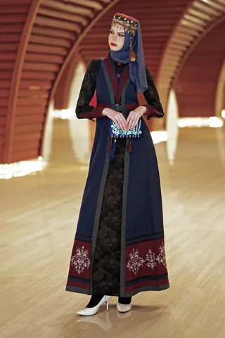 Tuneeca Gamis Shahra Bahrami