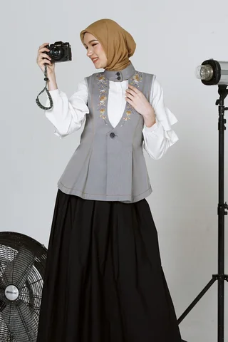 Tuneeca Heritage Vest Gladys Grey