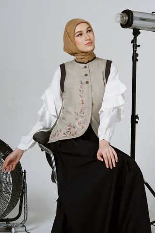 Tuneeca Heritage Vest Gladys Beige